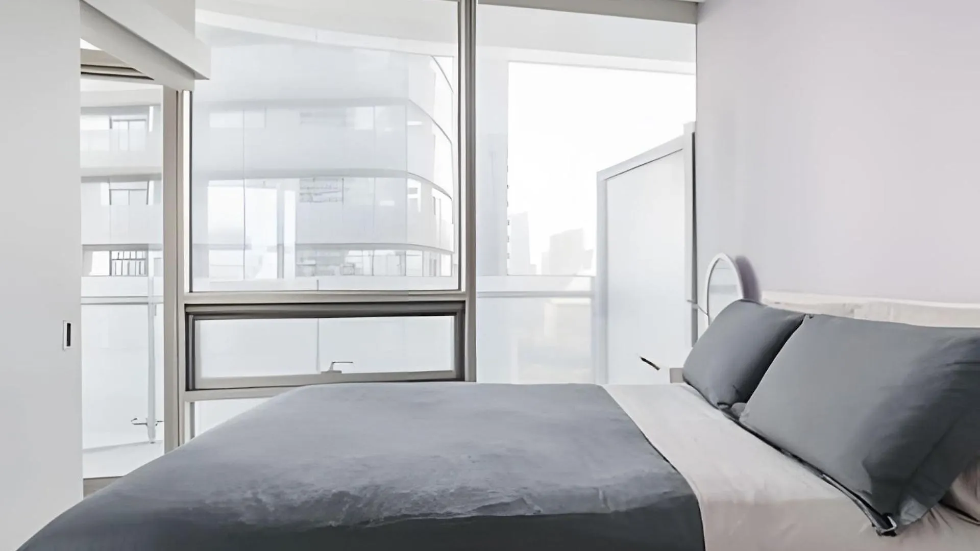 The One Hotel Toronto 0*,  Canada
