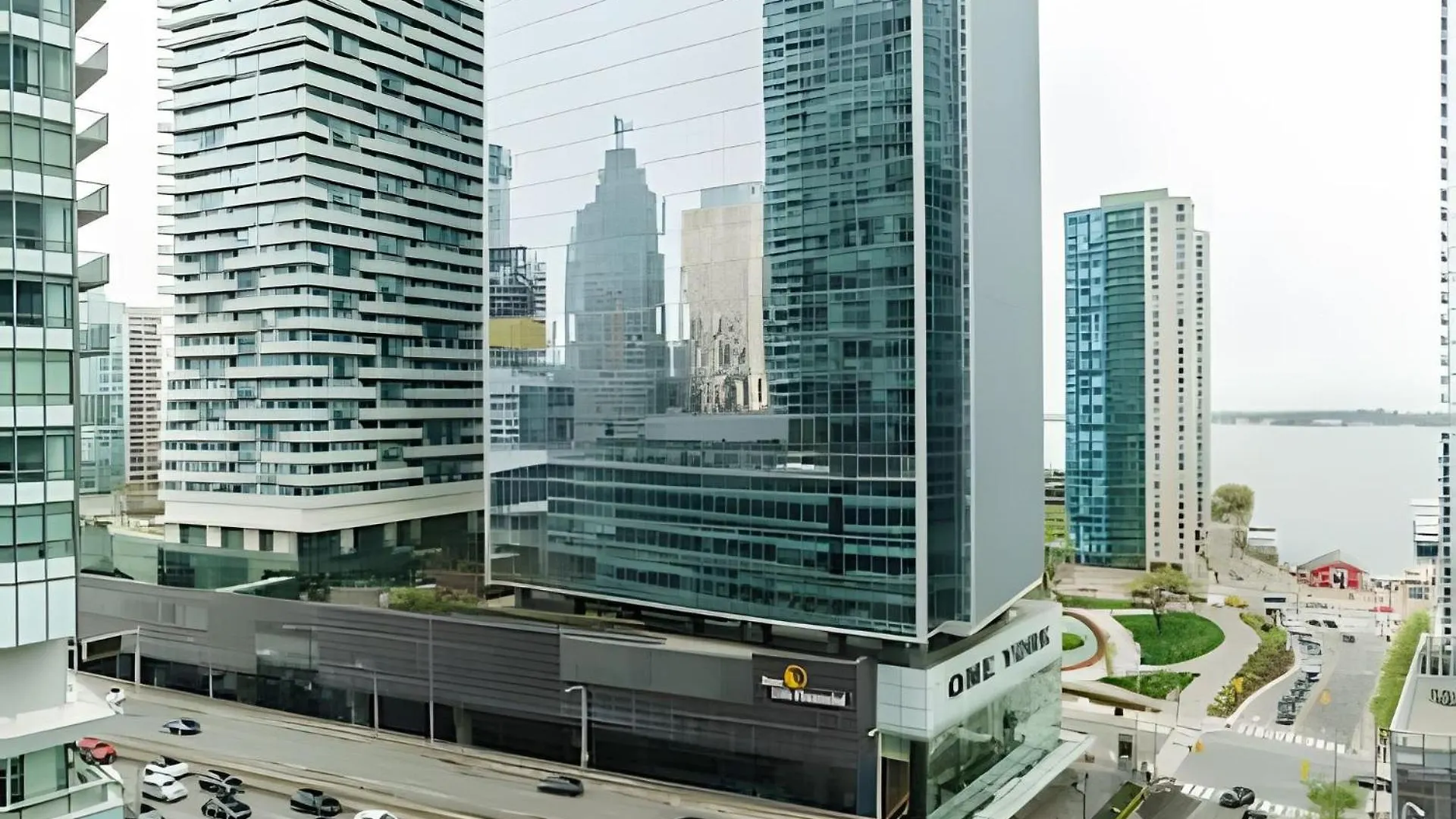 The One Hotel Toronto 0*,  Canada