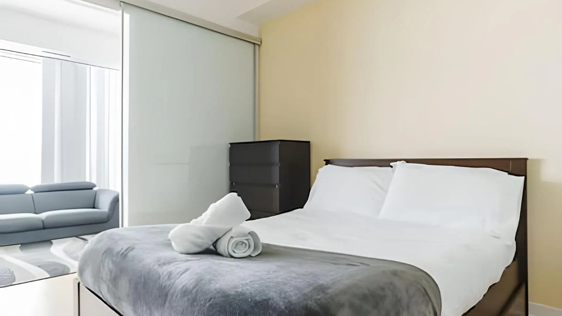 The One Hotel Toronto 0*,  Canada